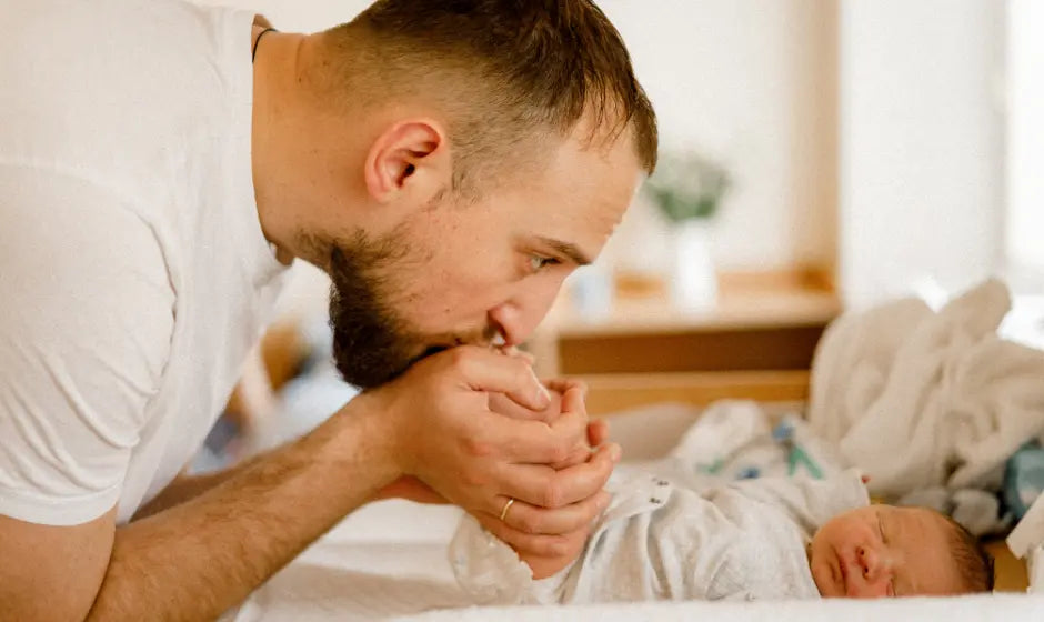 【0歳0ヶ月から】モンテッソーリ教育で引き出す「赤ちゃんの見る力」：白黒の世界から始まる知的好奇心の育て方