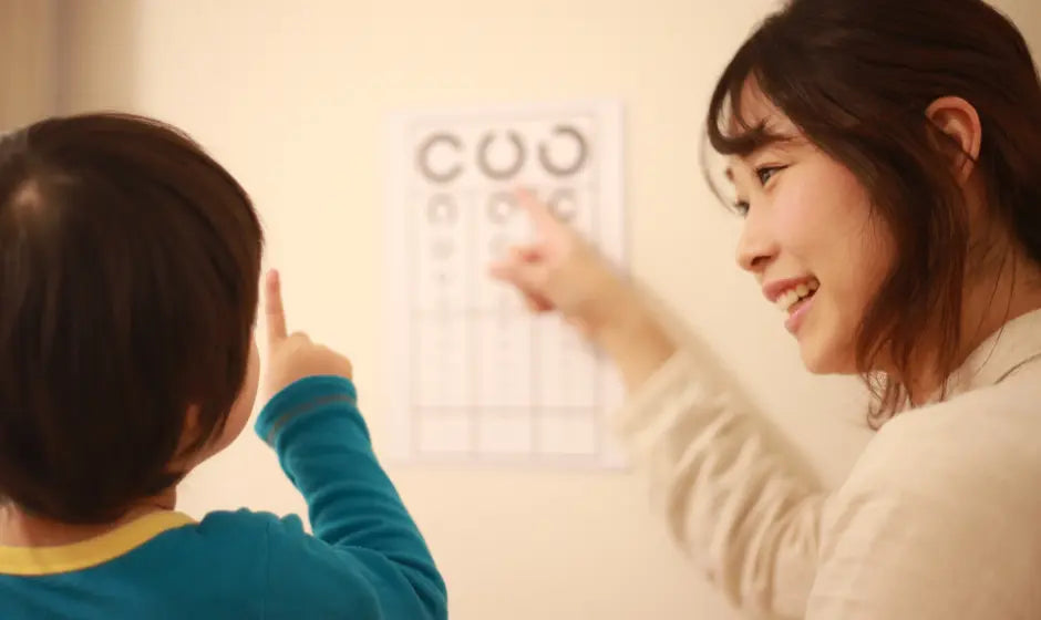 赤ちゃんの視覚世界：新生児の「視力」はどこまで見えている？脳の発達を促す遊び